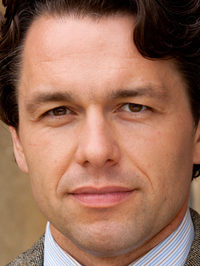  Julian Ovenden