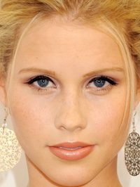  Claire Holt