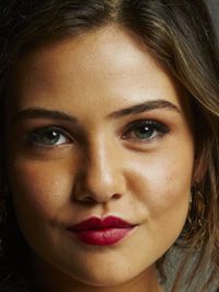  Danielle Campbell