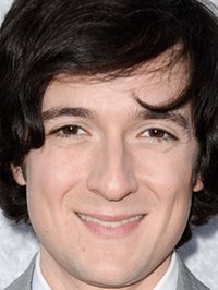  Josh Brener