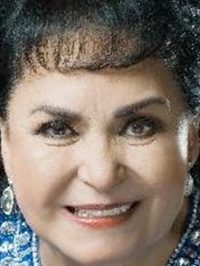  Carmen Salinas