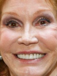  Mary Tyler Moore