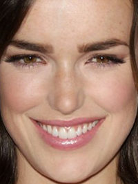  Elizabeth Henstridge