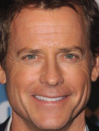  Greg Kinnear