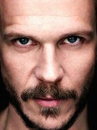  Gustaf Skarsgård