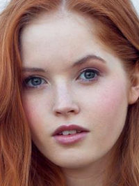  Ellie Bamber