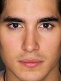  Henry Zaga