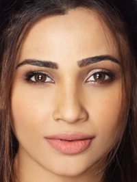  Daisy Shah