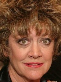  Amanda Barrie