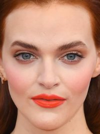  Madeline Brewer