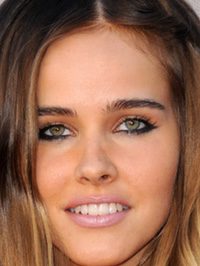  Isabel Lucas