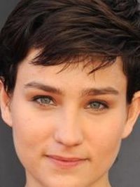  Bex Taylor-Klaus