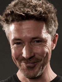  Aidan Gillen