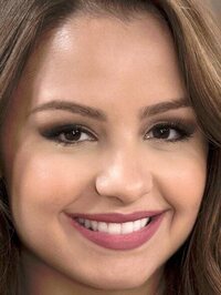  Aimee Carrero