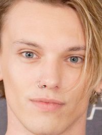  Jamie Campbell Bower