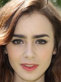  Lily Collins