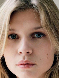  Clémence Poésy