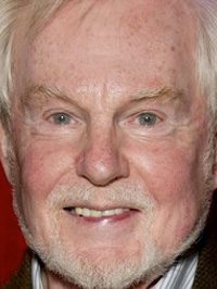  Derek Jacobi