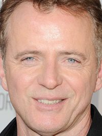  Aidan Quinn