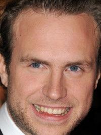  Rafe Spall