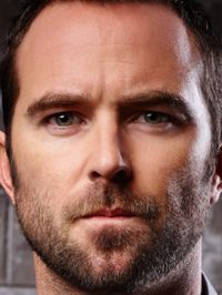  Sullivan Stapleton