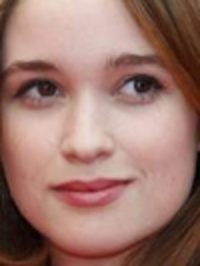  Alice Englert