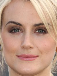  Taylor Schilling