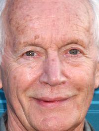  Lance Henriksen