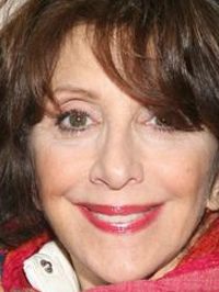  Andrea Martin