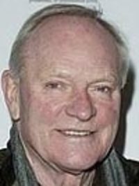  Julian Glover