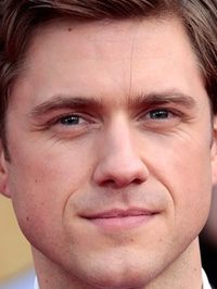  Aaron Tveit