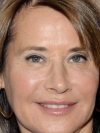  Lorraine Bracco