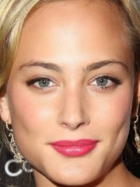  Nora Arnezeder