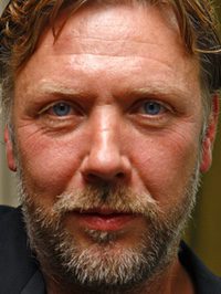  Mikael Persbrandt