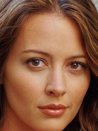  Amy Acker