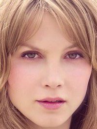  Sylvia Hoeks