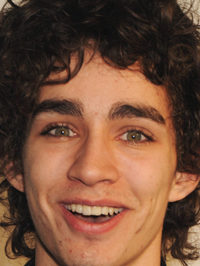  Robert Sheehan