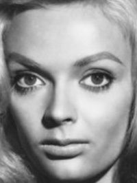  Barbara Steele