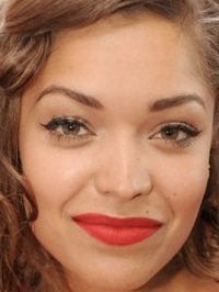  Antonia Thomas