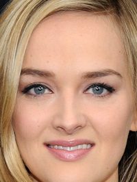  Jess Weixler