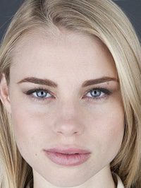  Lucy Fry