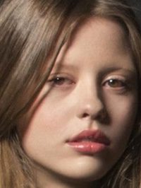  Mia Goth