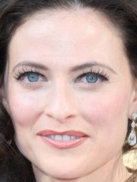  Lara Pulver