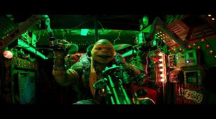 'Teenage Mutant Ninja Turtles: Out of the Shadows'. Clip: "Manhole Covers and Nunchucks"