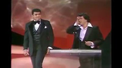 Muhammad Ali surprises Sylvester Stallone at the Oscars 1977