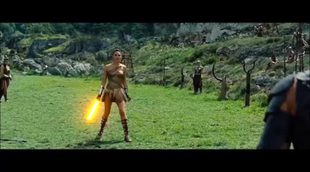 'Wonder Woman' use a 'Star Wars' lightsaber