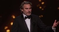 Joaquin Phoenix accepts the Oscar for Lead Actor in 'Joker'