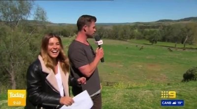 Chris Hemsworth appears by surprise at an Australian show's weather report