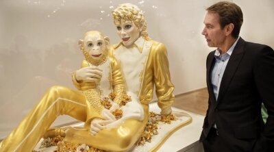 Spanish trailer 'Jeff Koons: A Private Portrait'